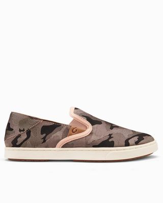 OluKai Women&#39;s Pehuea Pa&#39;i Soft Pink / Ke Au Camo