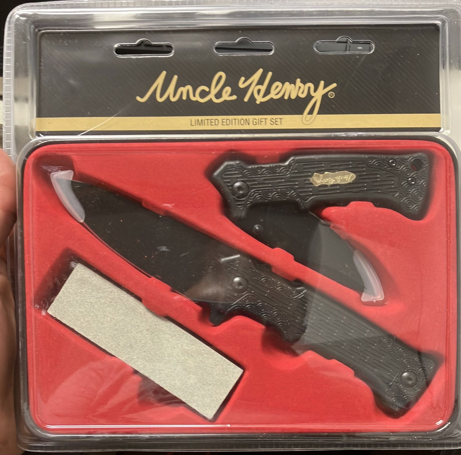 Uncle Henry Midnight Tin w/Sharpening Stone