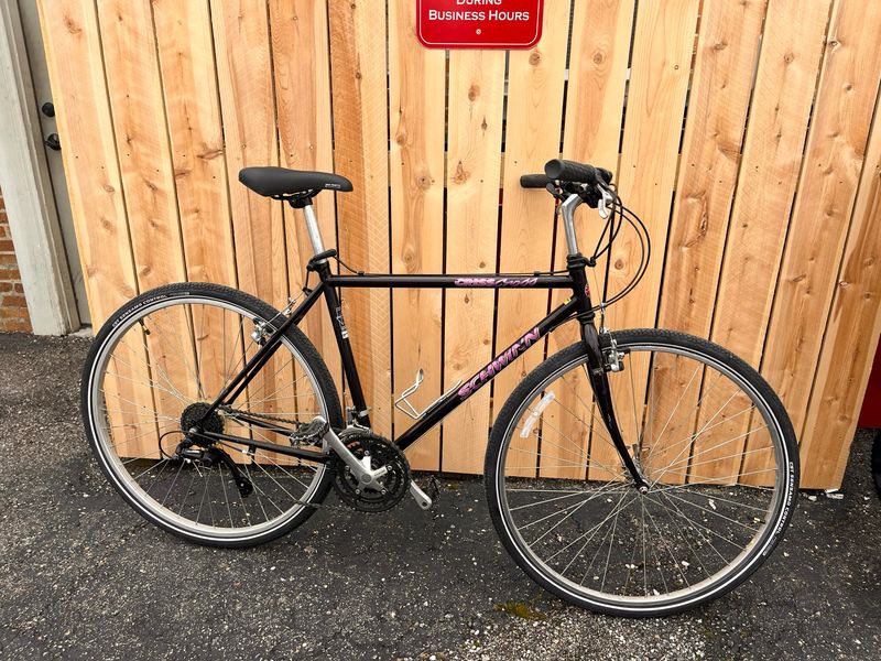 Used Schwinn CrissCross Hybrid 700c, 20&quot; frame