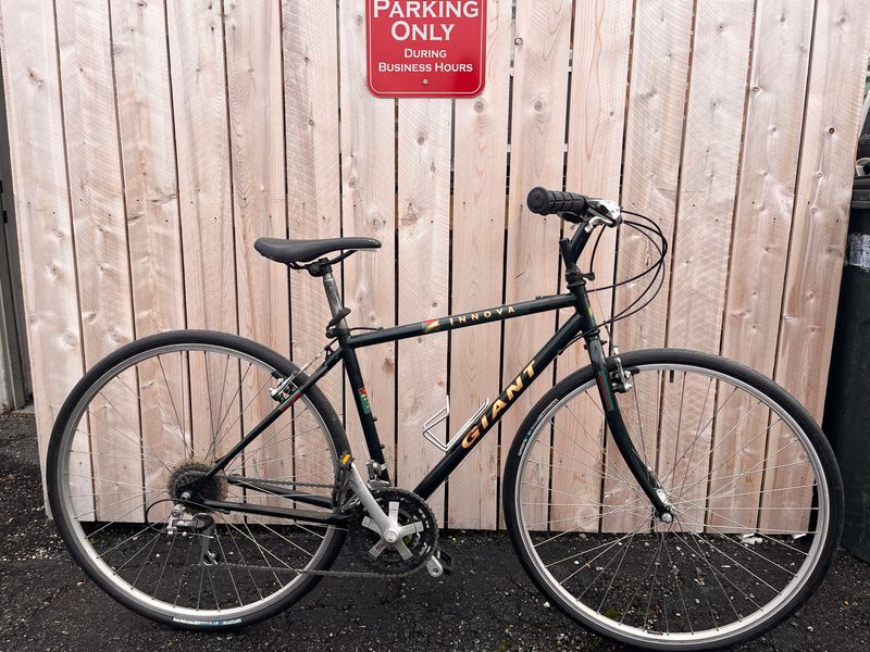 Used Giant Innova, Dark Sparkly Green, 18” 700c