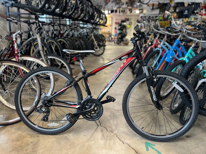 Used Giant Revel 4, Red/black, XS