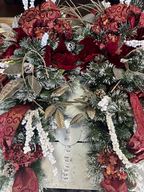 Swag, Poinsettia/Dewberry Burgun/White