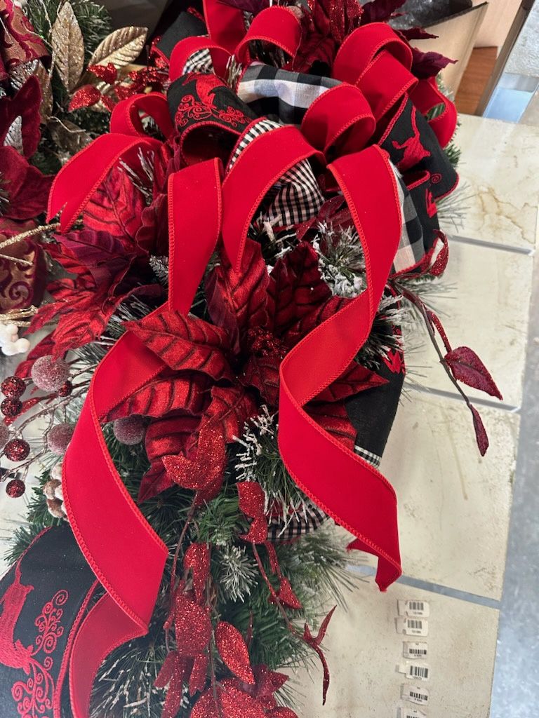 Swag, Poinsettia w/Deer Ribbon Red