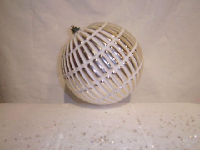 Ornament, Champagne Etch Line White Brush 6"