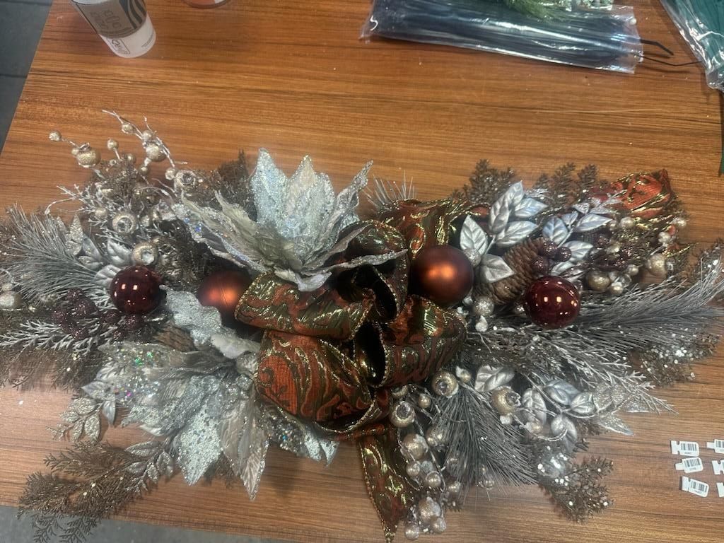 Swag, Beaded Poinsettia/Crabapp Brwn/Platinu