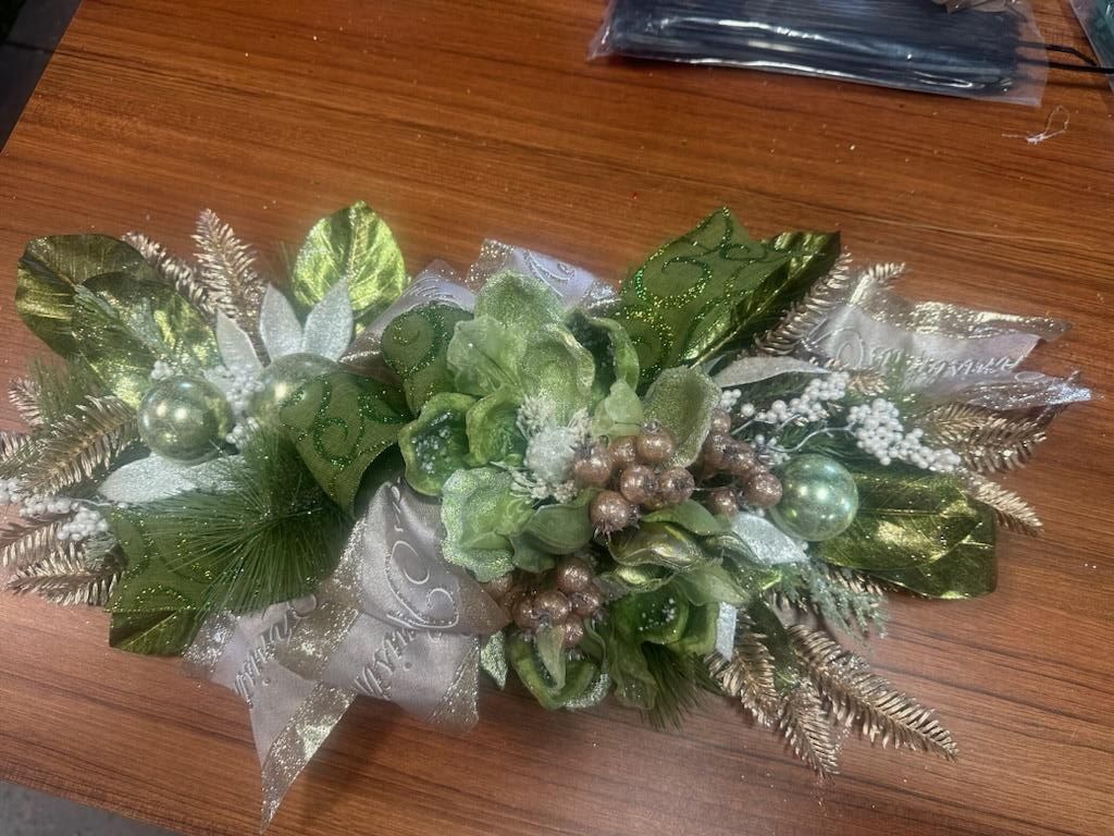 Swag, Beaded Magnolia Green/Gold
