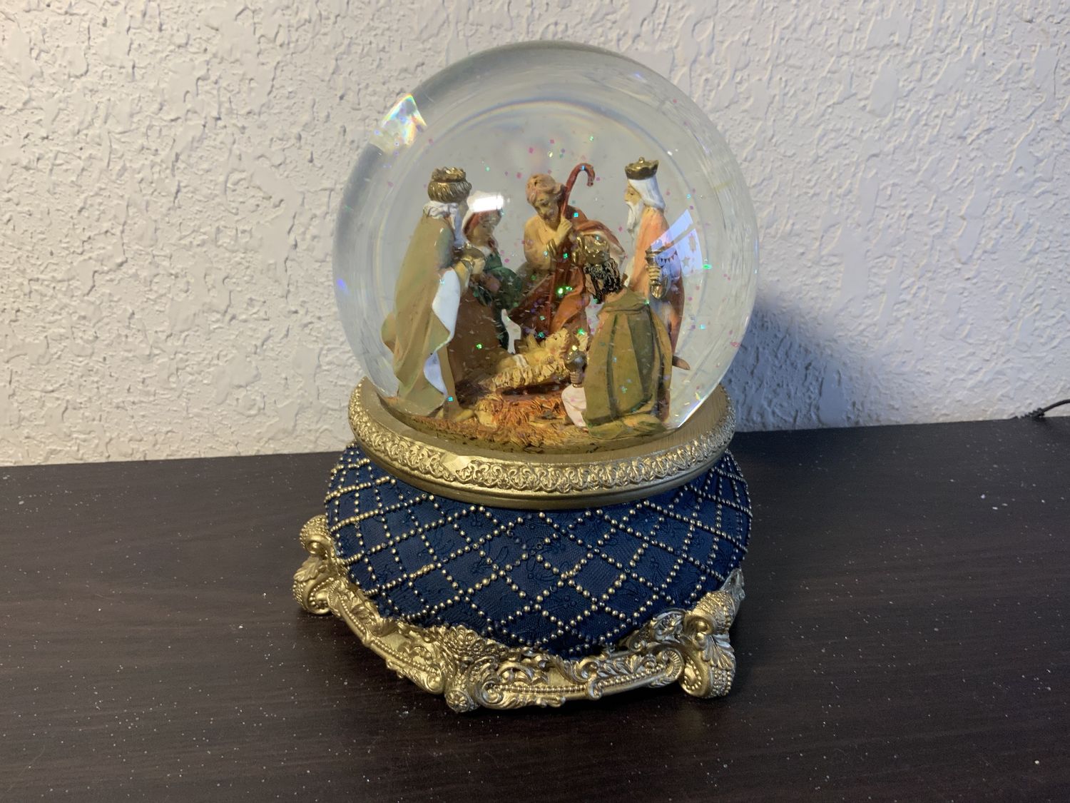 Snow Globe, Musical Nativity 6" wind up