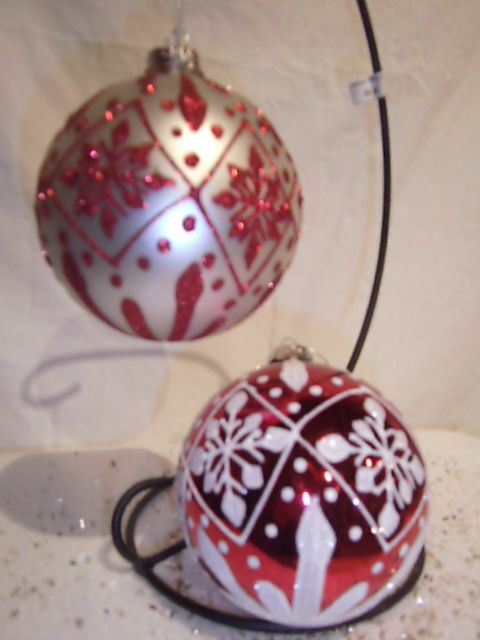 Ornament, Red/White Snowflake 4" glass 2 ass't