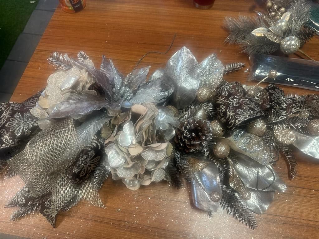 Swag, Hydrangea/Poinsettia/Pine Silver