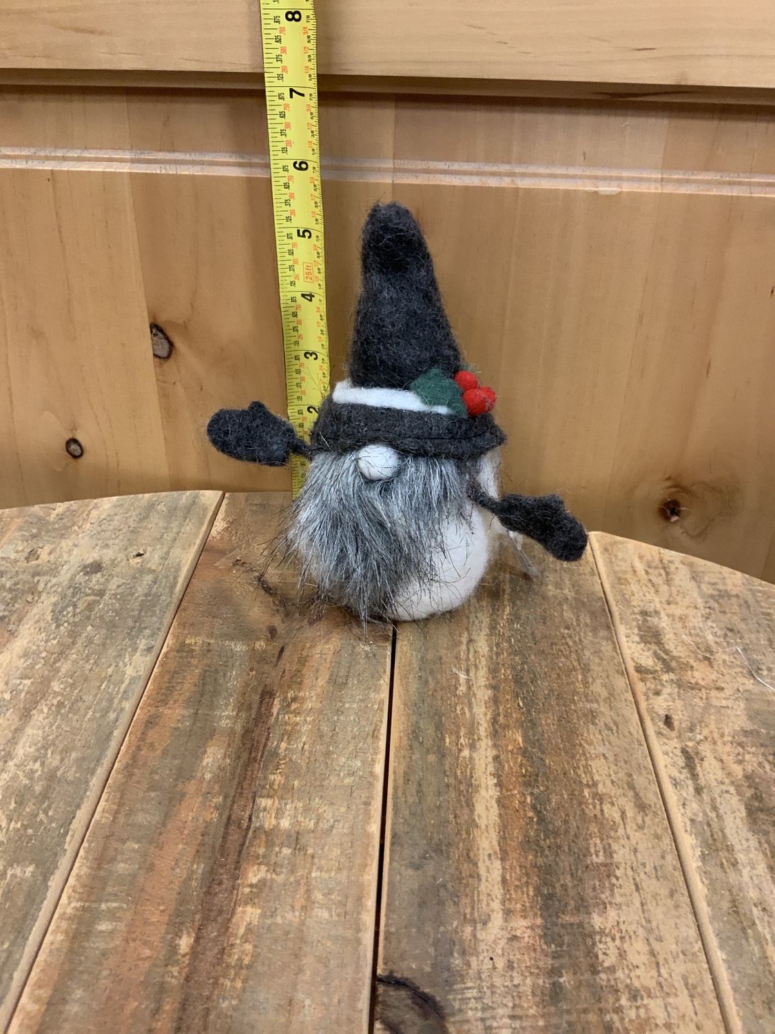 GNOME, TBLTOP w/HOLLY &amp; BERRY 6"GREY WHITE