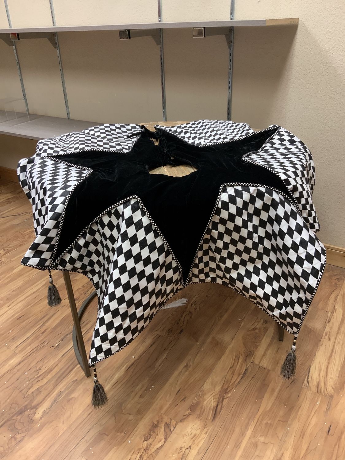 Tree Skirt, Jester B/W 60"