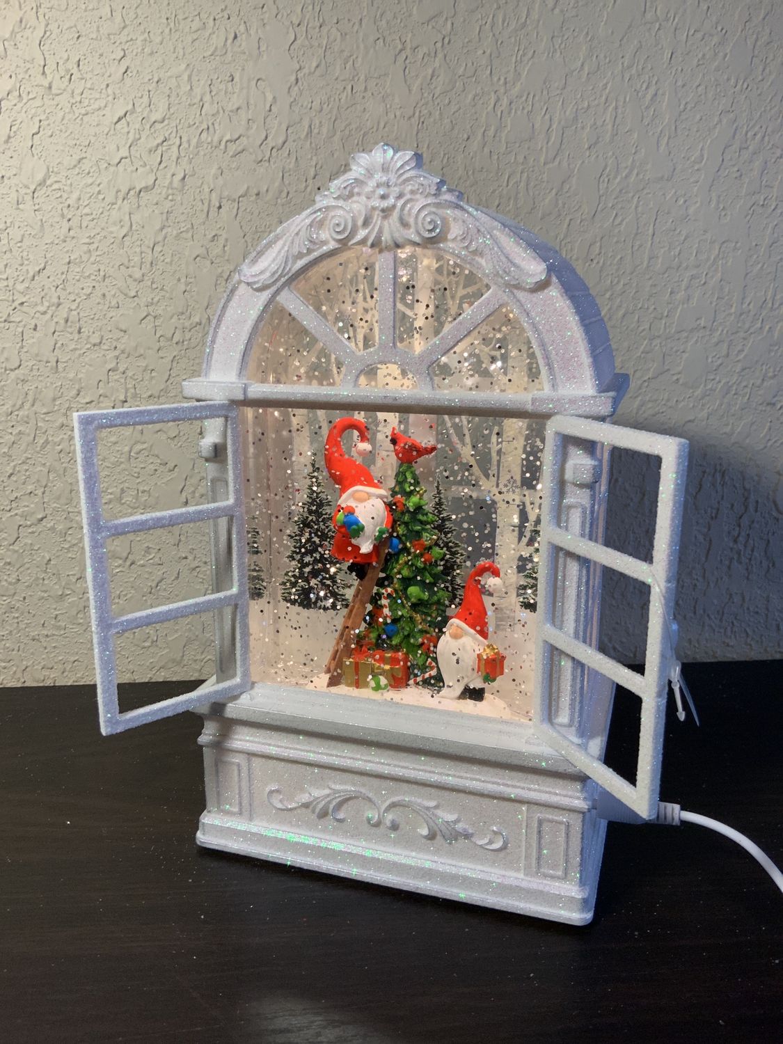 Snow Globe, Window Gnomes 8" w/cord