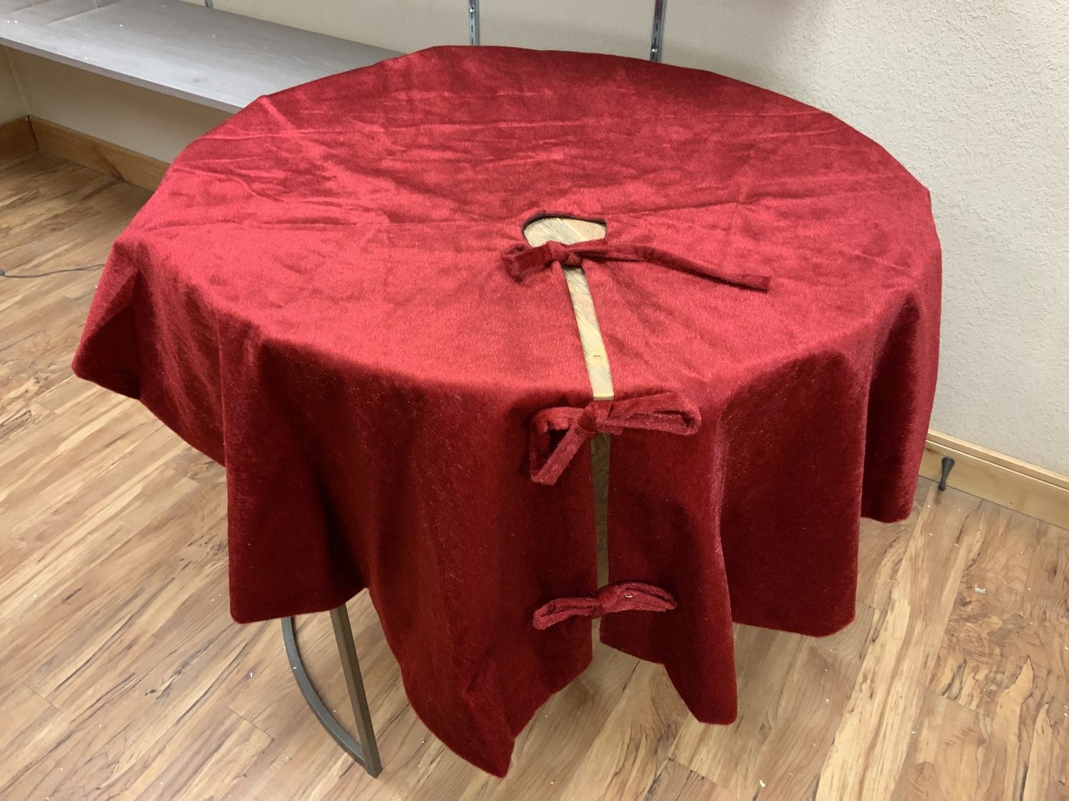 Tree Skirt, Horse Hair 56" Red