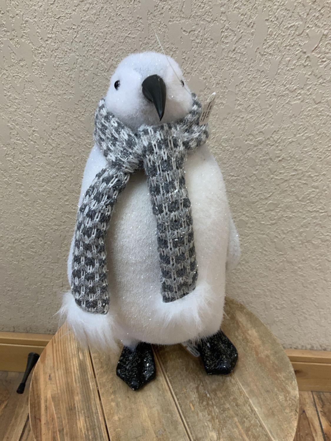 Penguin, Checkered Scarf 14" gray