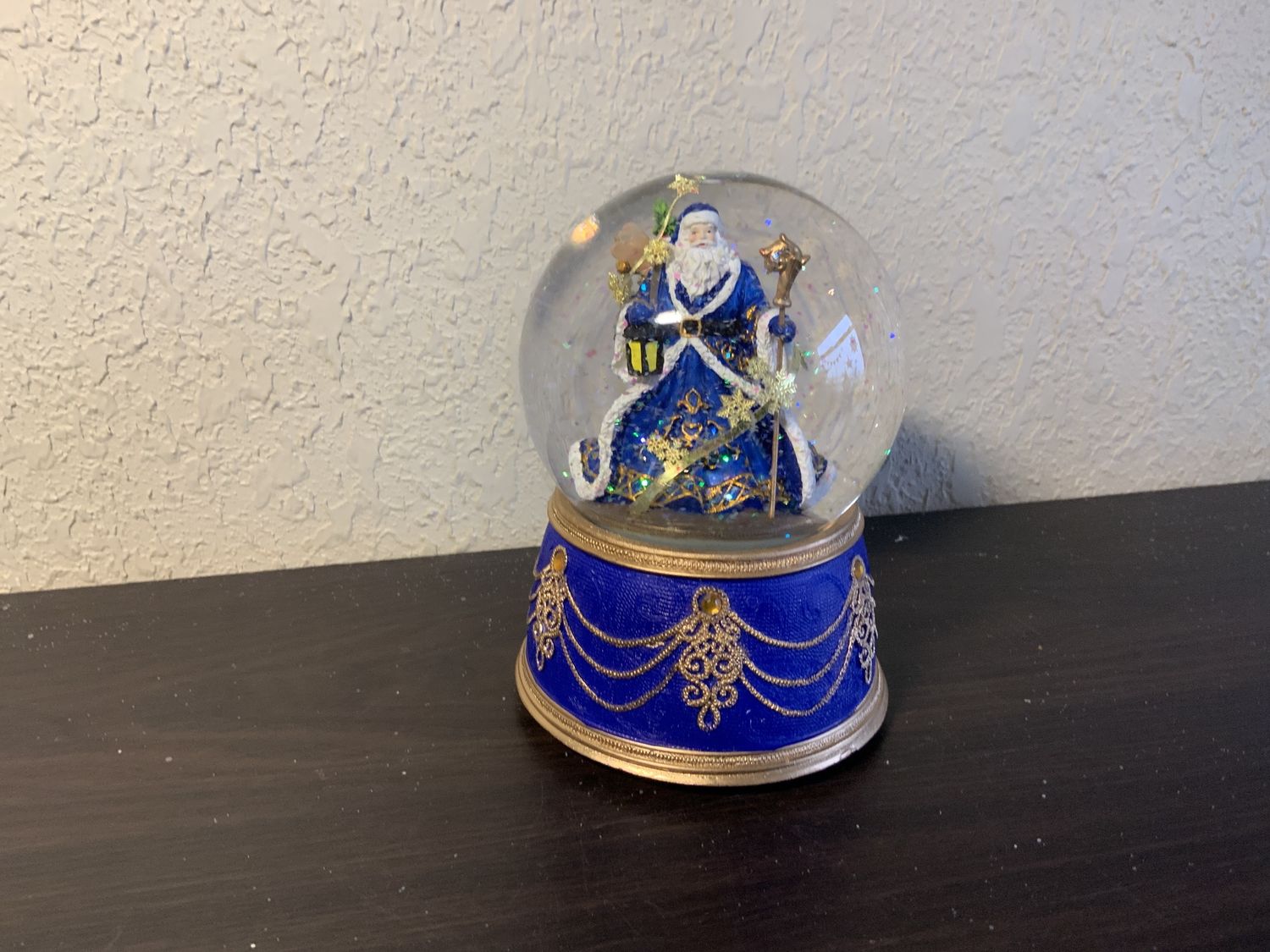 Snow Globe, Blue Santa windup