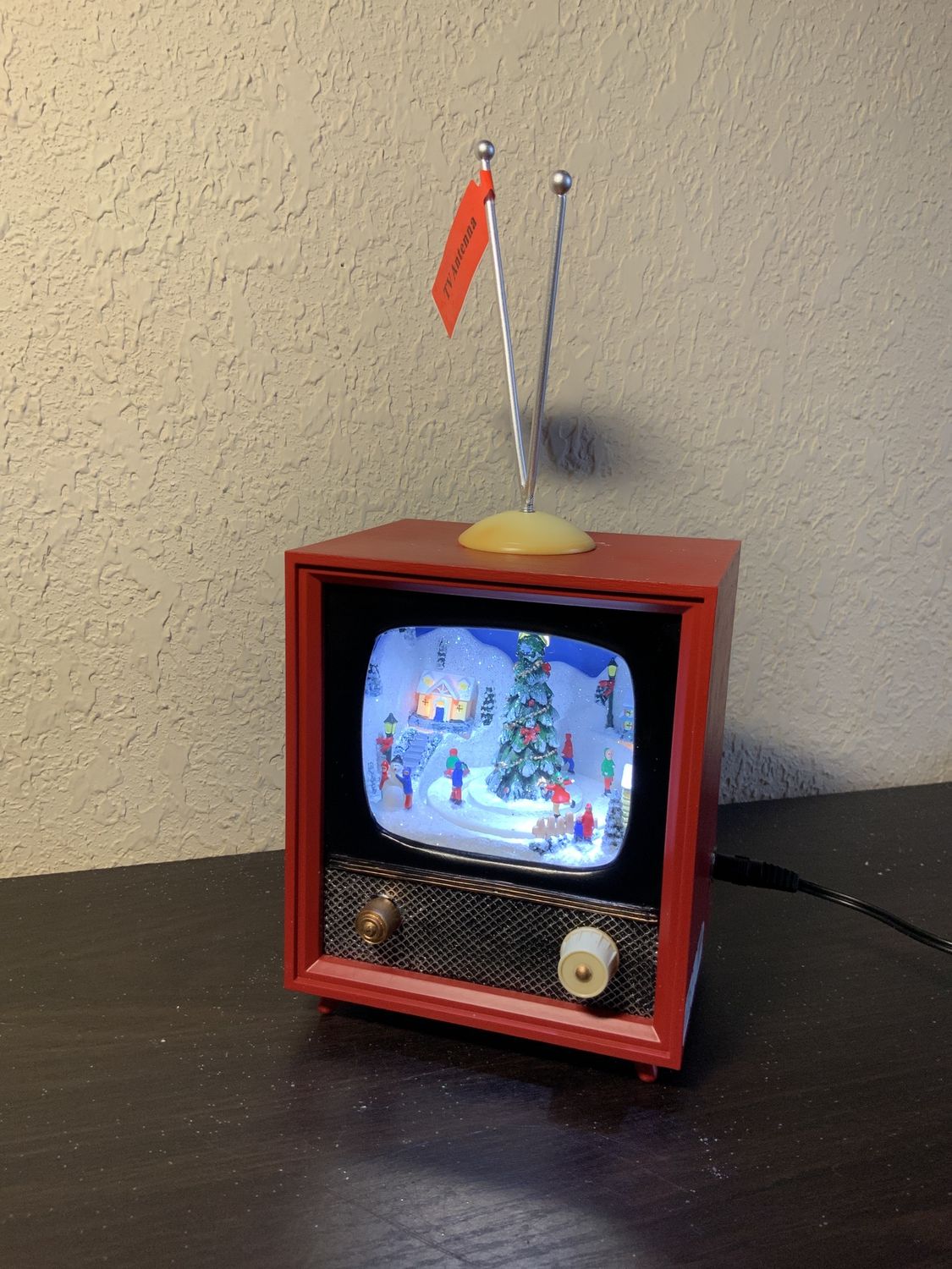 Music Box, Red TV Skaters 5&quot; rotating