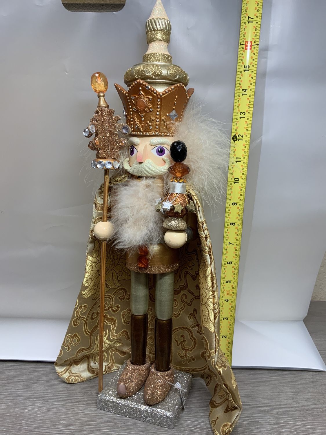 NUTCRACKER,GOLD KING-HOLLY WOOD 18",GOLD