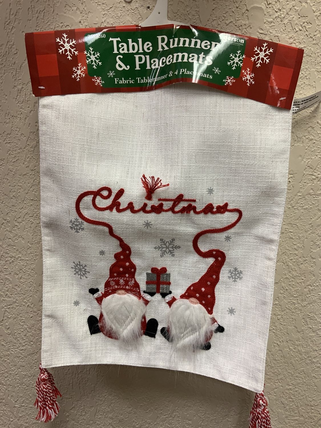 Table Runner &amp; Place Mats Gnome Set