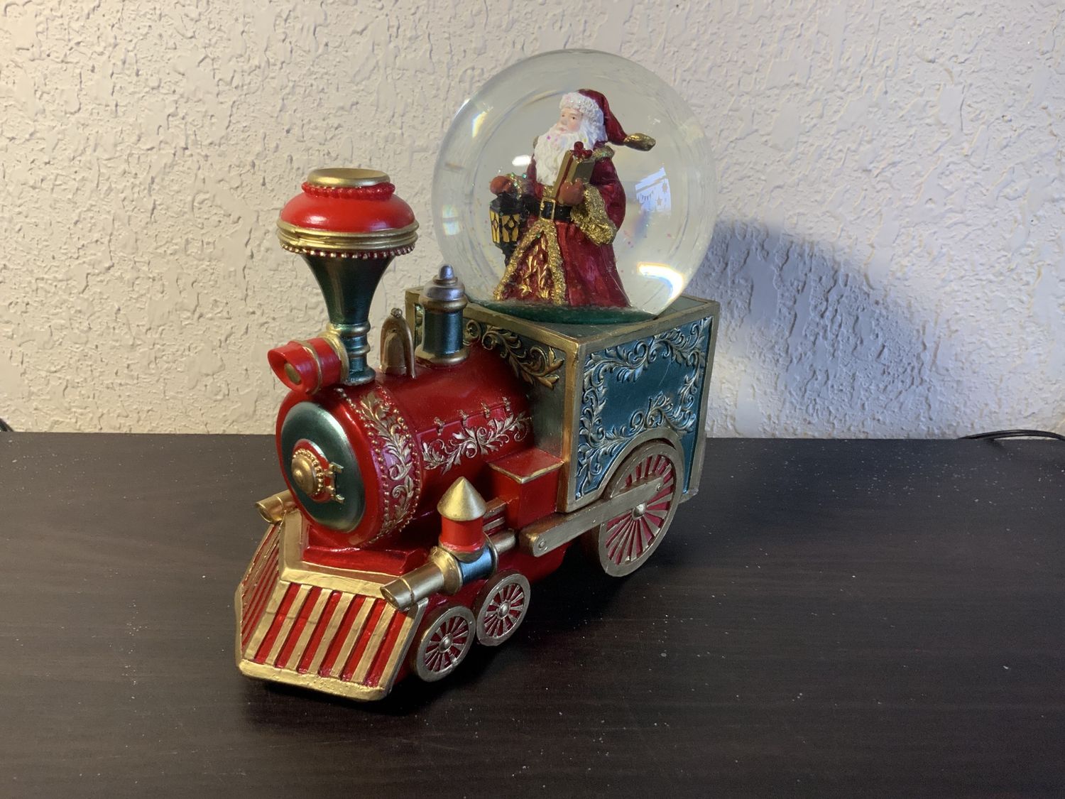 Snow Globe, Red Train 7.5" musical