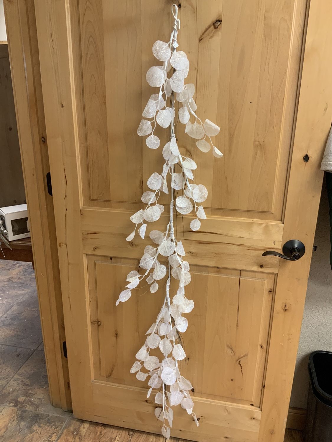 Garland, Eucalyptus 5' gltr wht