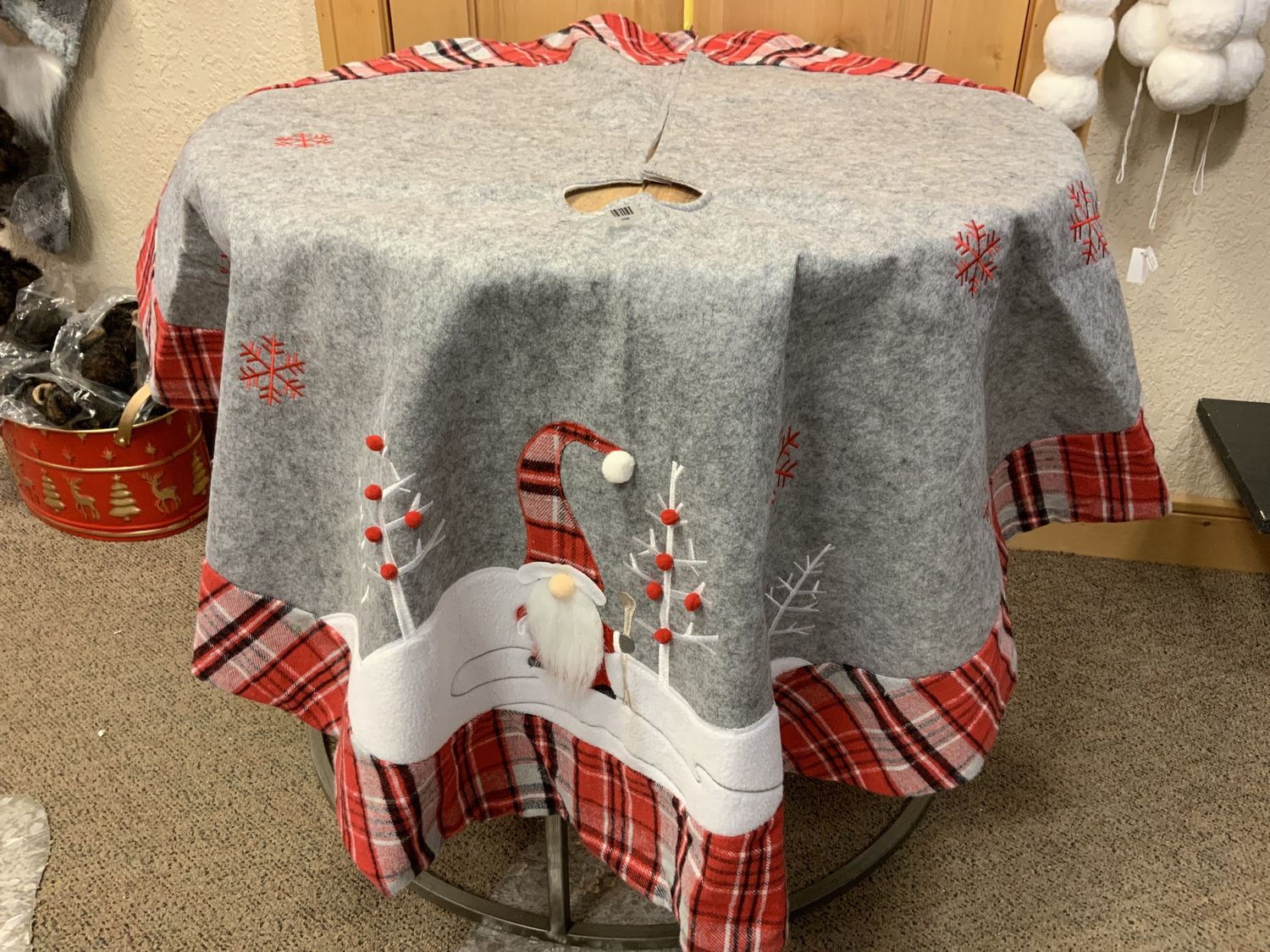 Tree Skirt, Santa Gnome w/Tree 48"Grey/Red