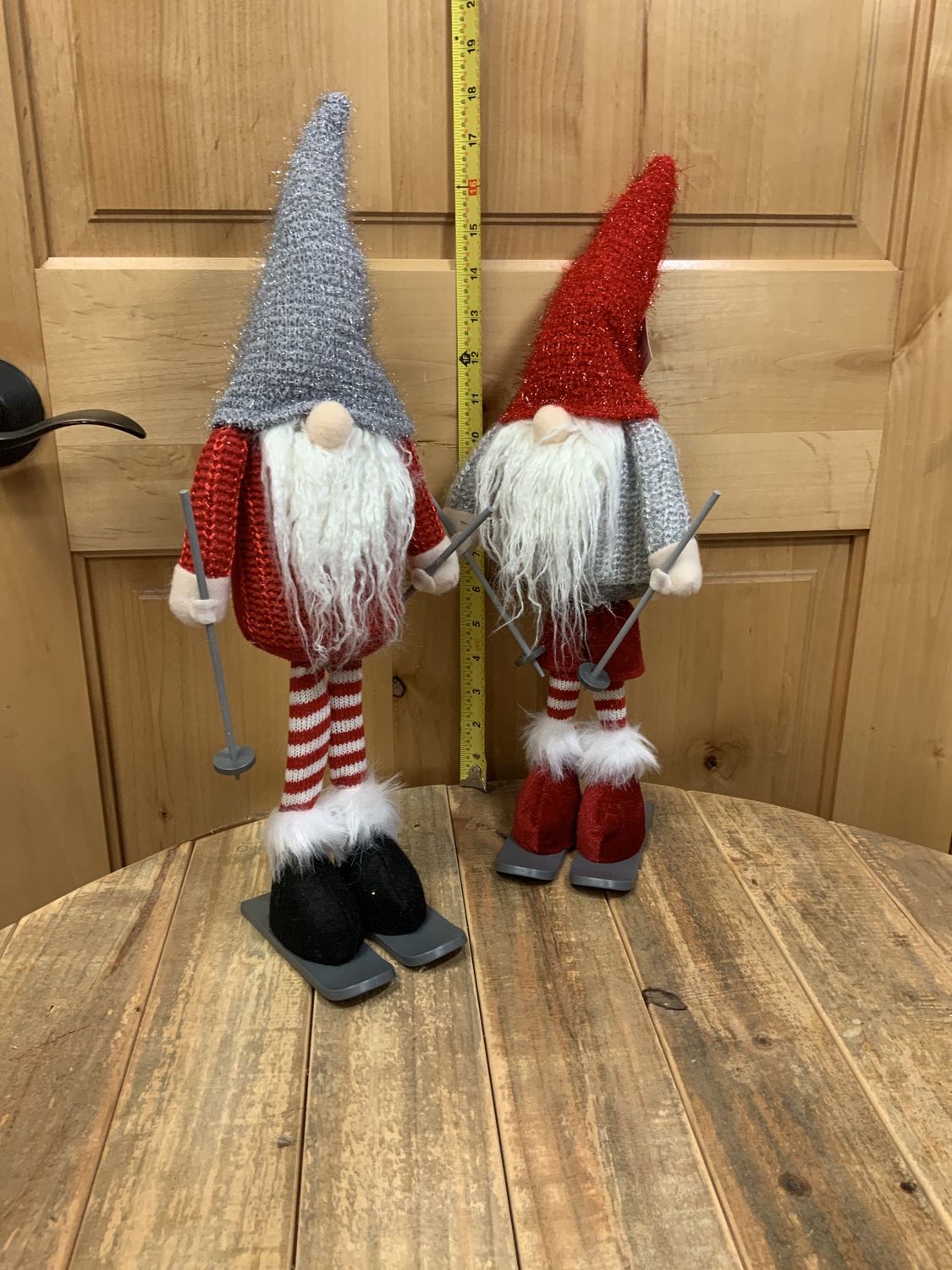 Gnome, Skiier w/ poles