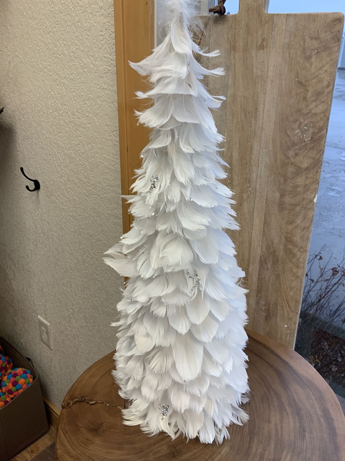 Cone Tree, White Feather sequin tilps