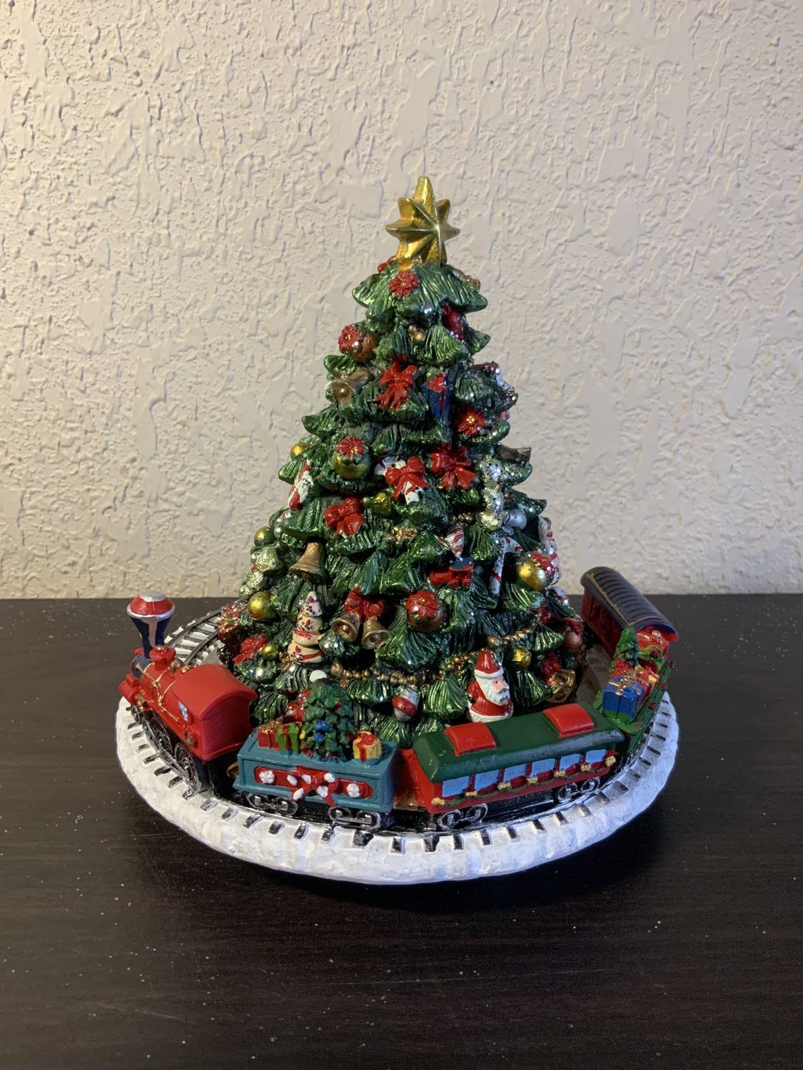 MusicBox, Tree w/Train