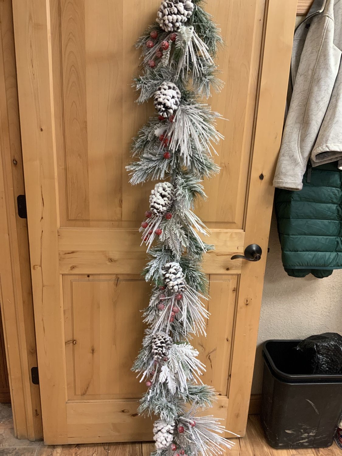Garland, SnowPine Berry 72" w/R/G