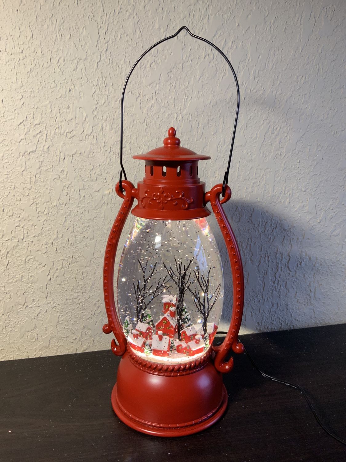 Snow Globe, Xmas Village Lanter red