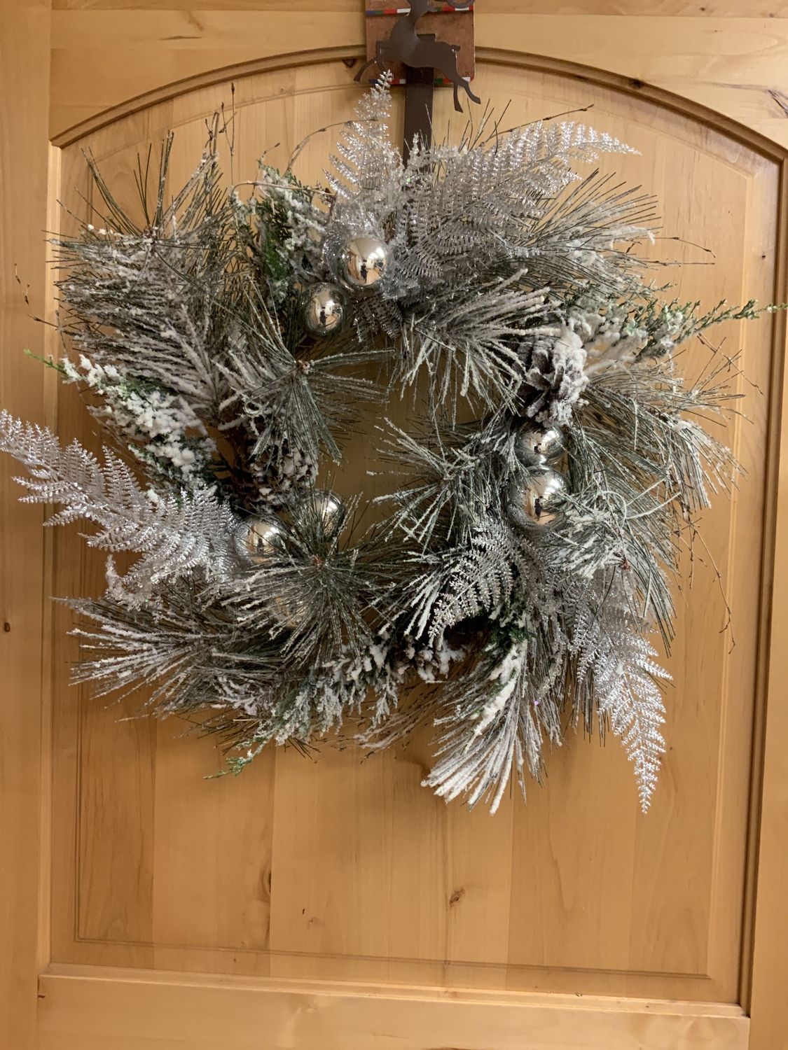 wreath, sugar pine 24"snow