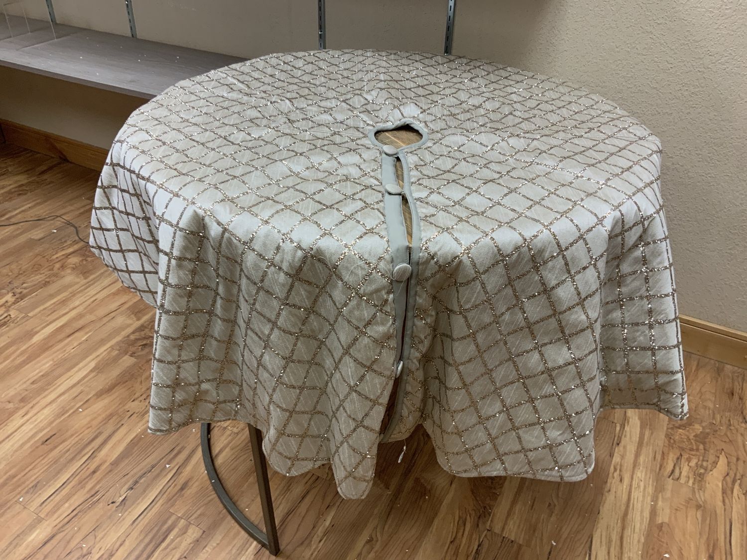 Tree Skirt, Platinum Lattice 60" Glitter