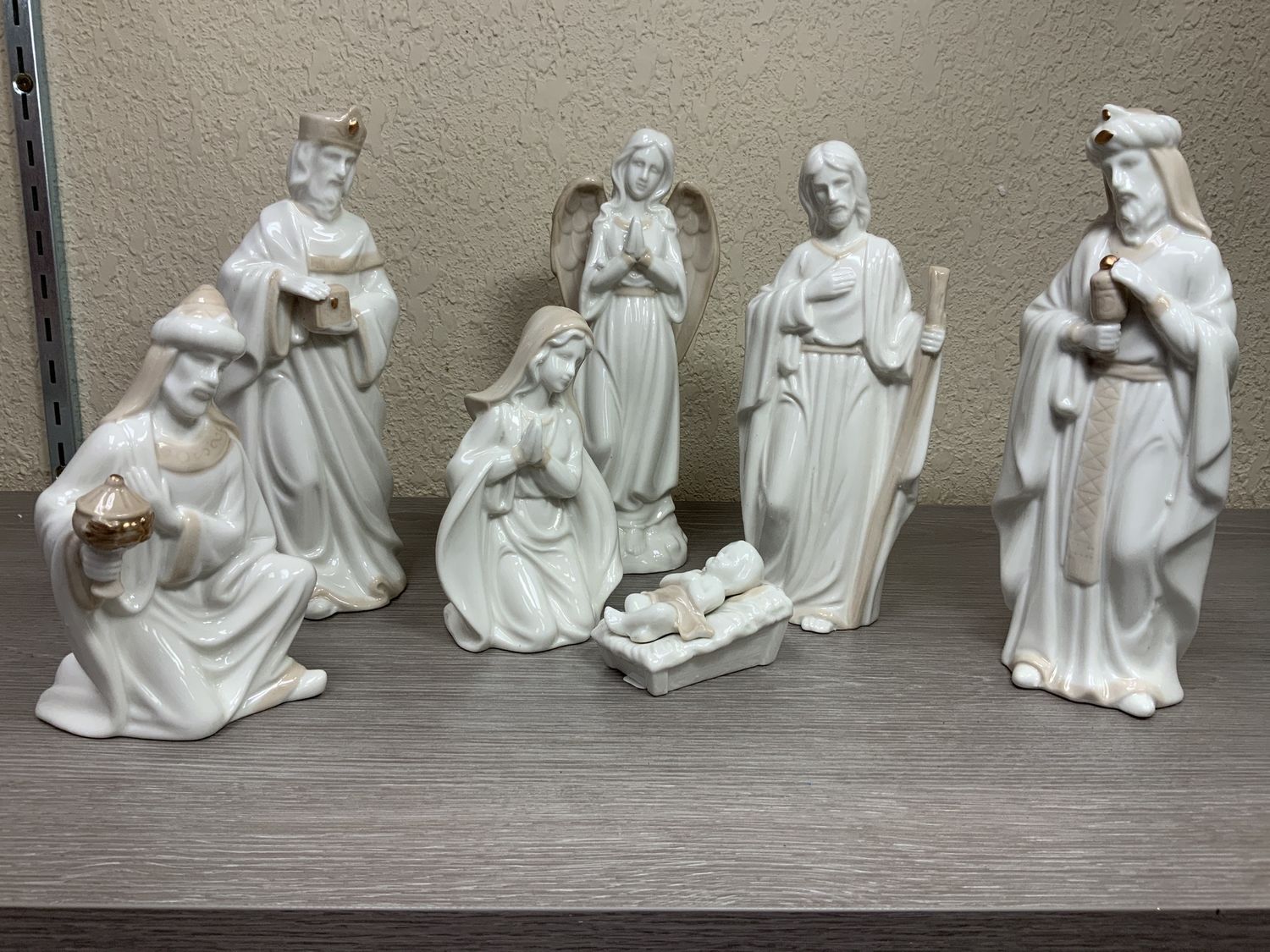 Nativity, Ivory Porcelain 7 pc w/tan