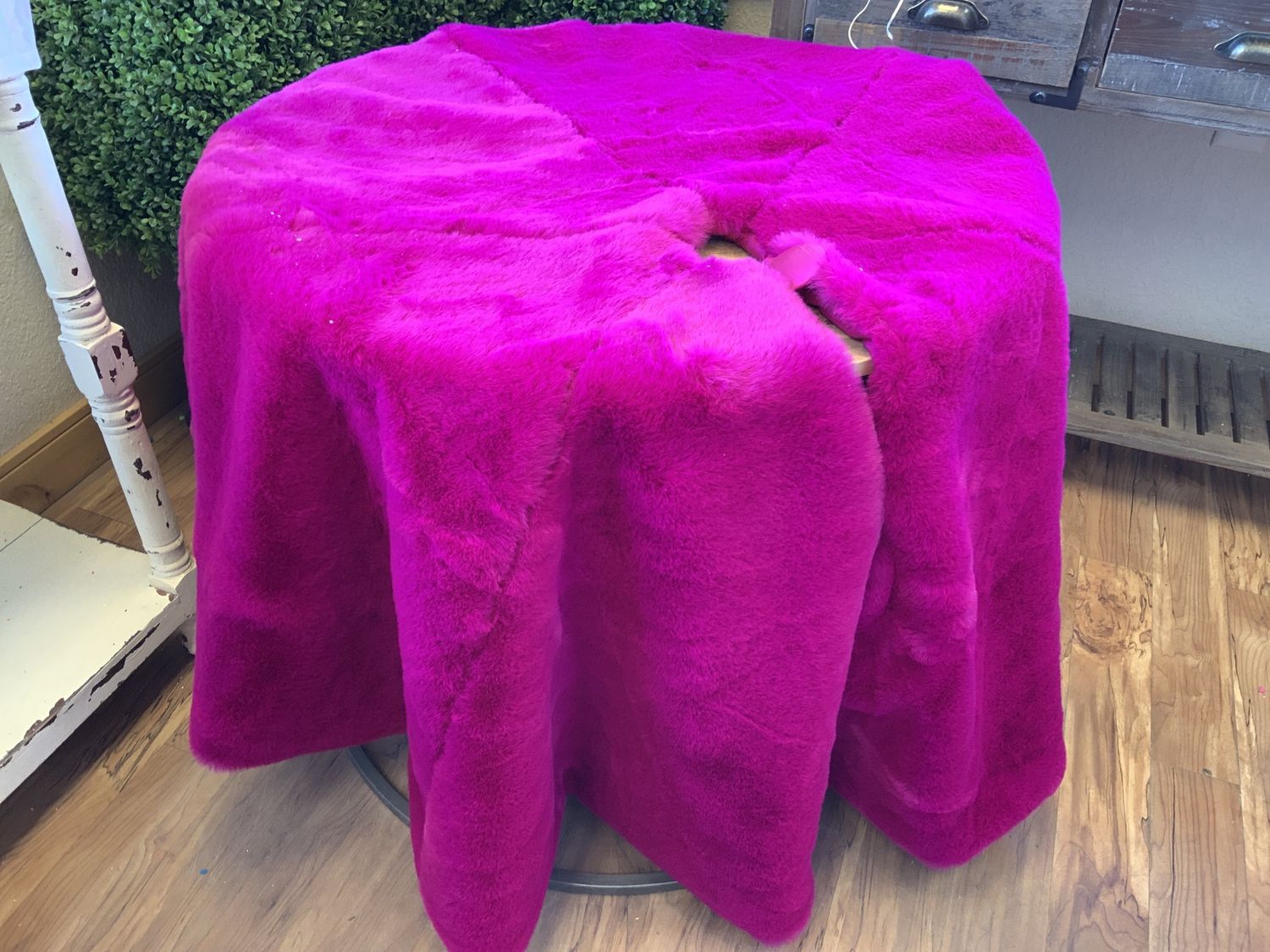 Tree Skirt, Fuchsia Fur 64" Reversbl