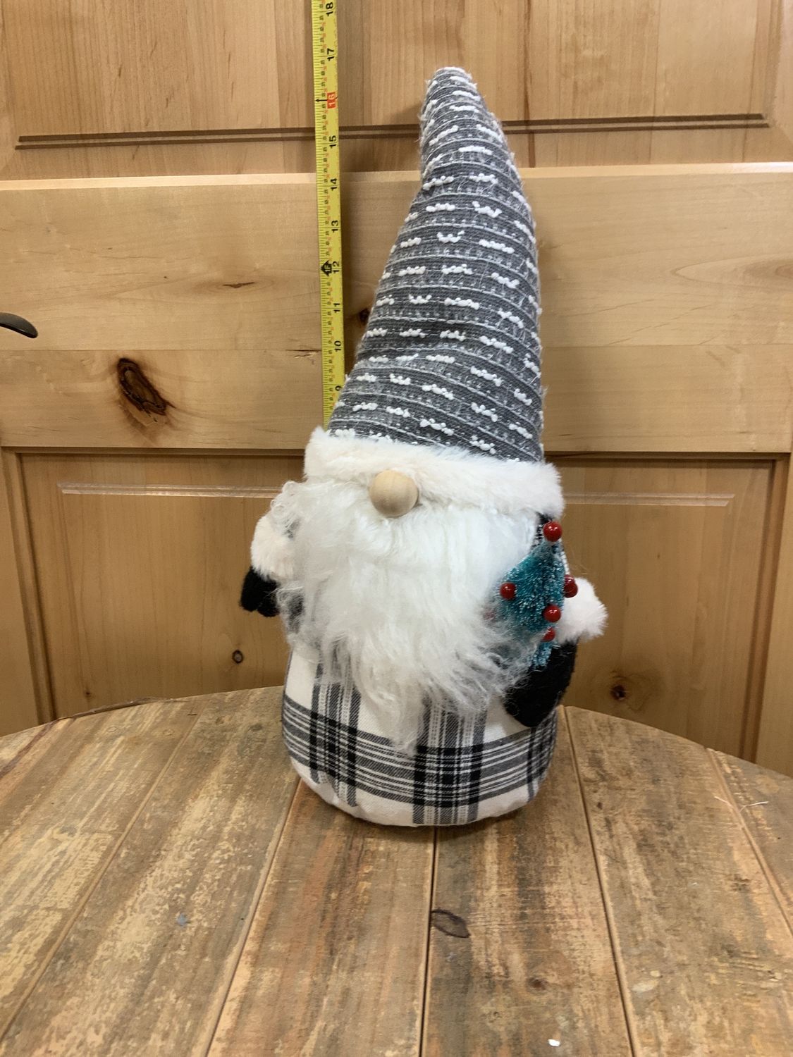 Gnome, B/W Plaid