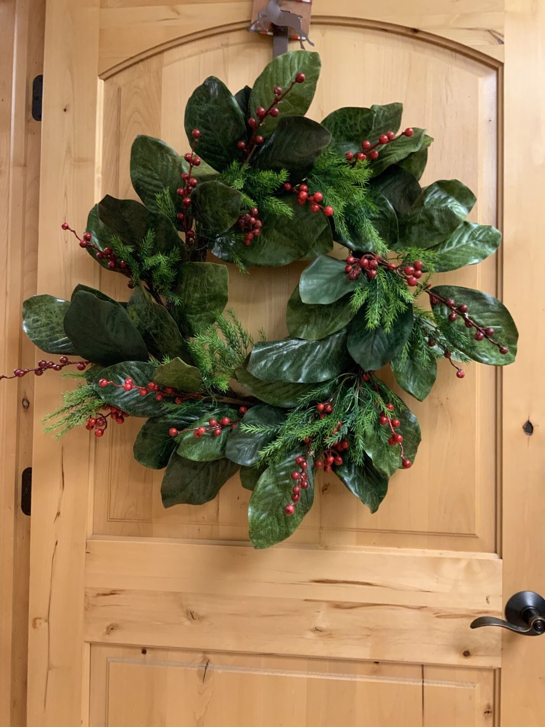 Wreath, Magnolia Leaf 26&quot; berries