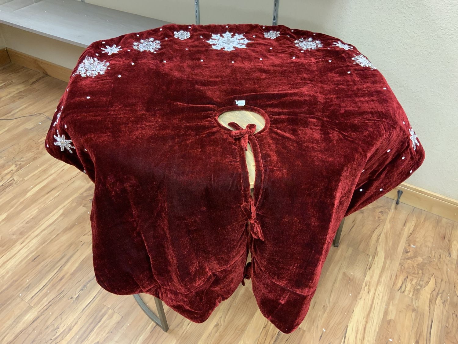 Tree Skirt Burgundy Snowflake 52" Beaded