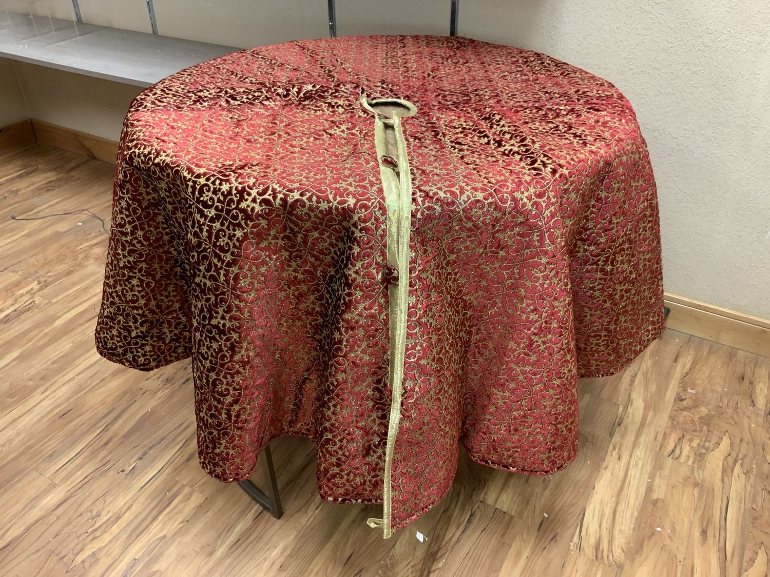 Tree Skirt, Acanthus 72" Rubygold