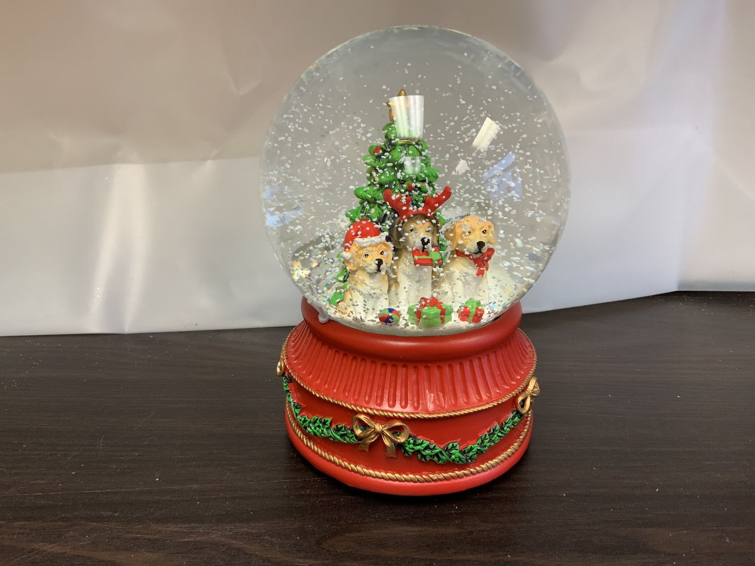 Snow Globe, Three Dogs/Tree music windup