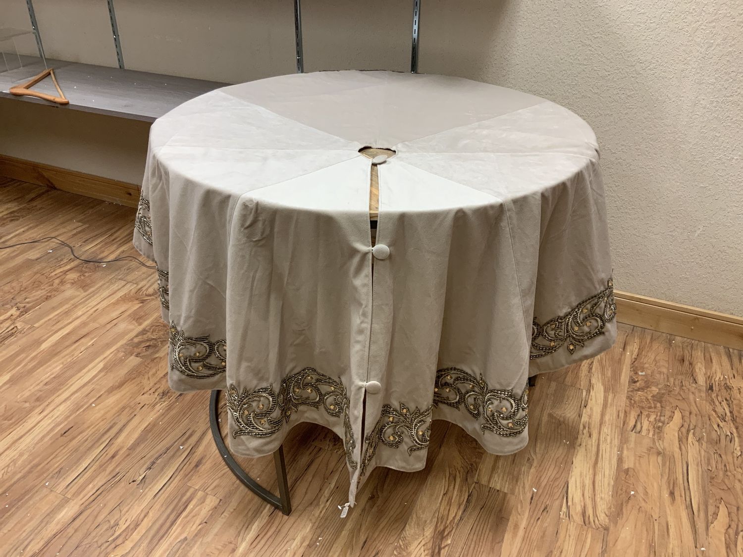 Tree Skirt, Embr Scroll Velvet 64" ChmpGold