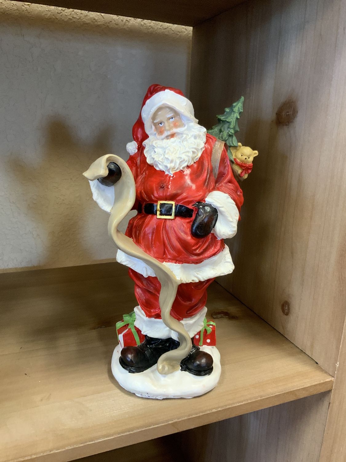 Figurine, Santa w/List 10"