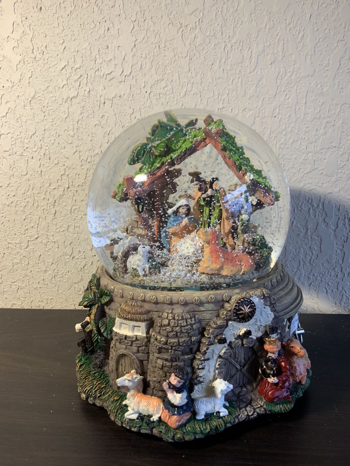 Snow Globe, Village Bottom manger