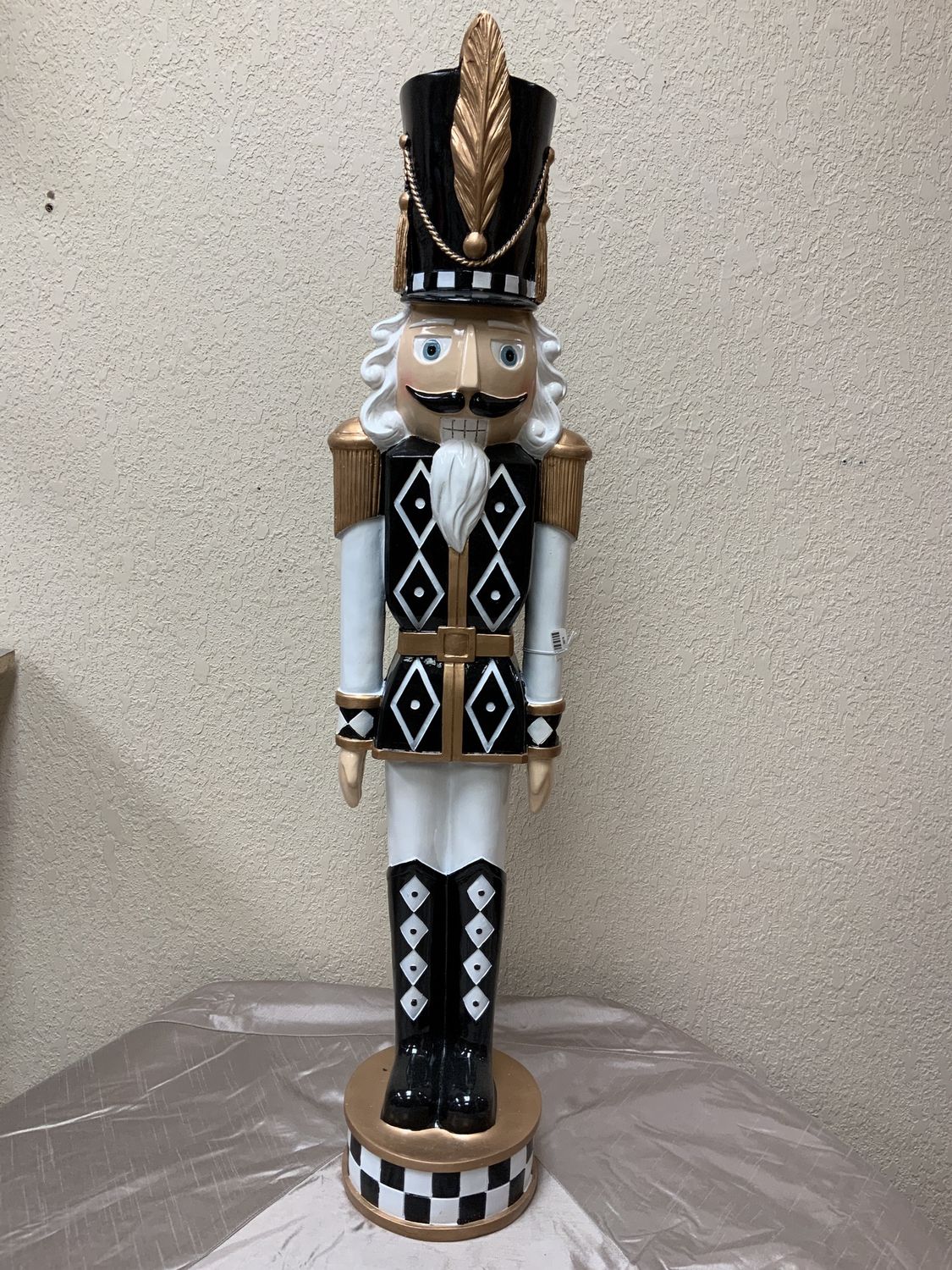Nutcracker, Black/White 37"