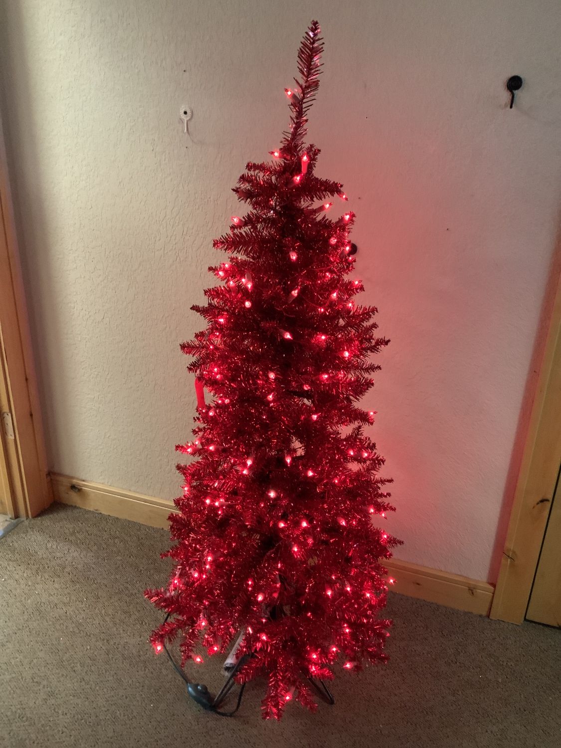 Tree, 4.5' Red Tinsel 200lts dura