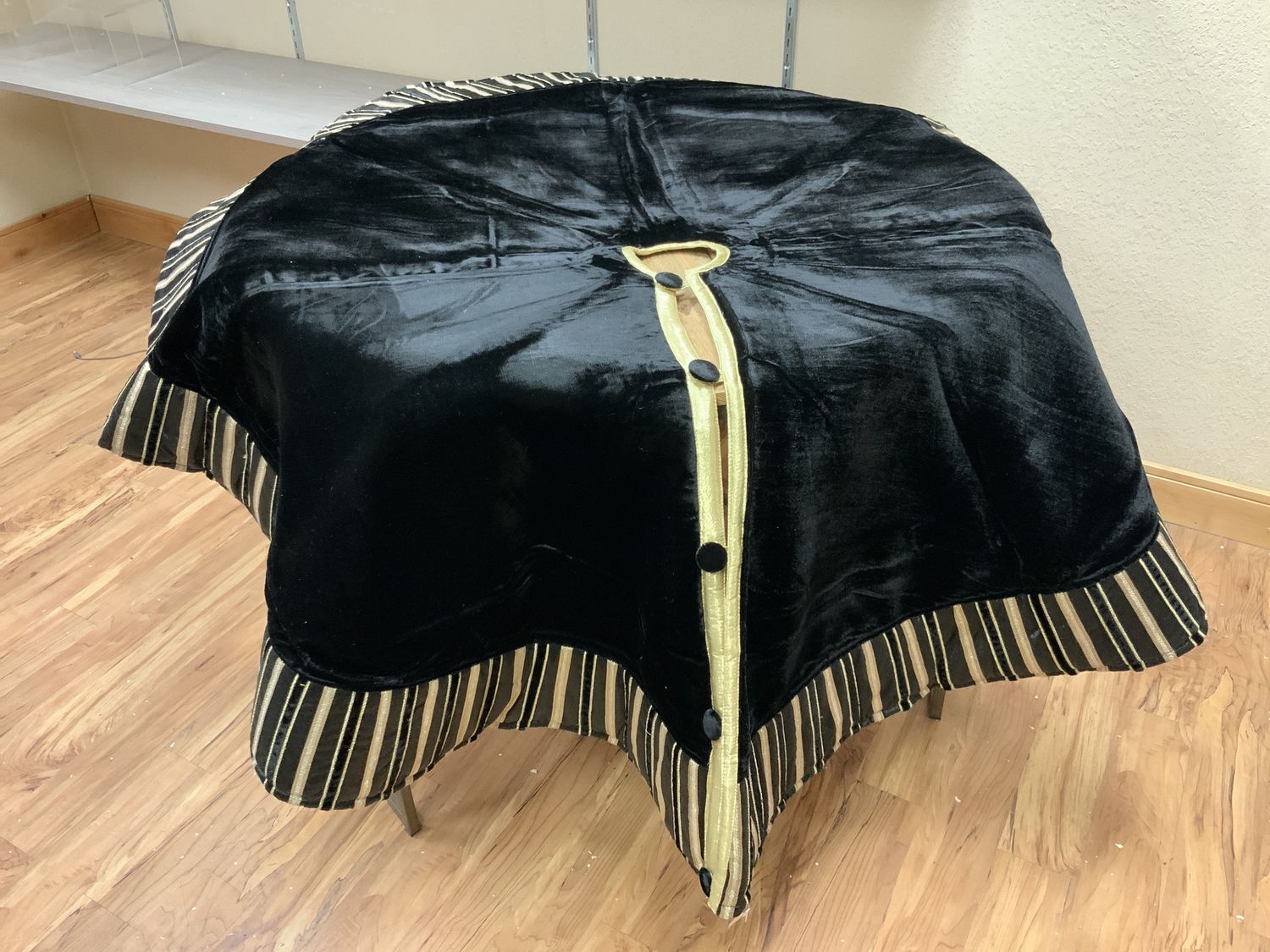 Tree Skirt, Velvet Black gold stripe