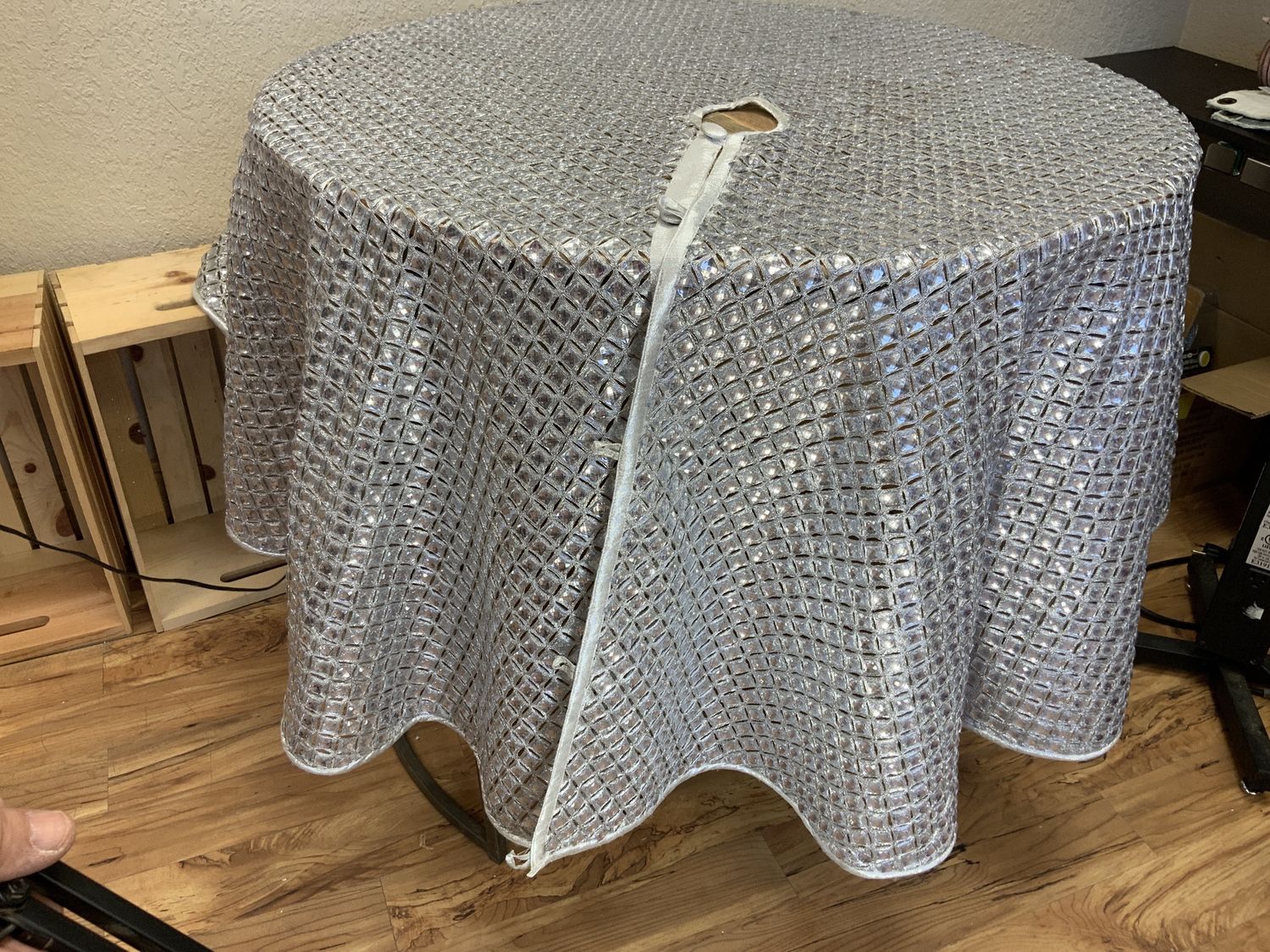Tree Skirt, Diamond Lace 72" silver