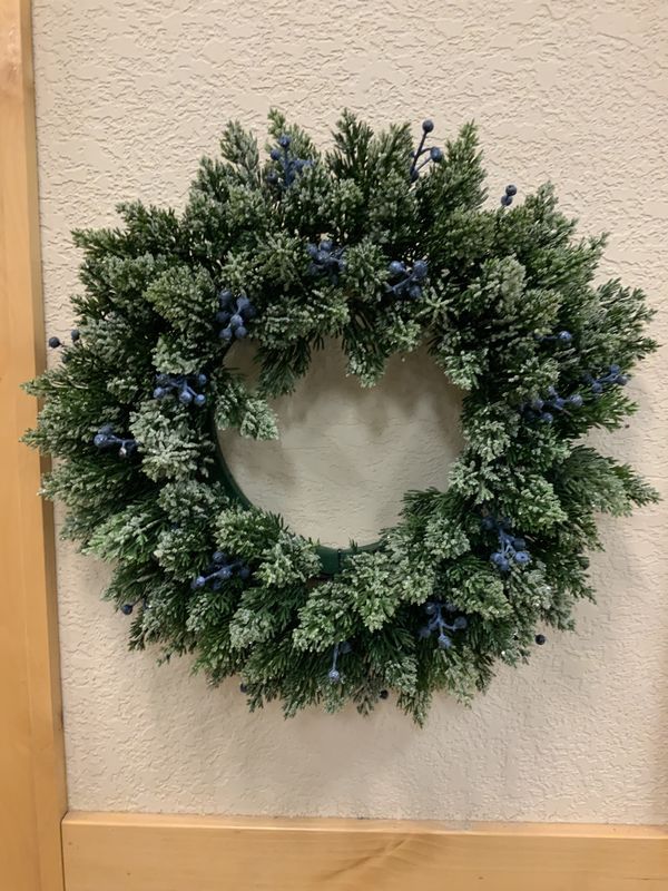 Wreath, Cedar Blueberry 18&quot; frosted