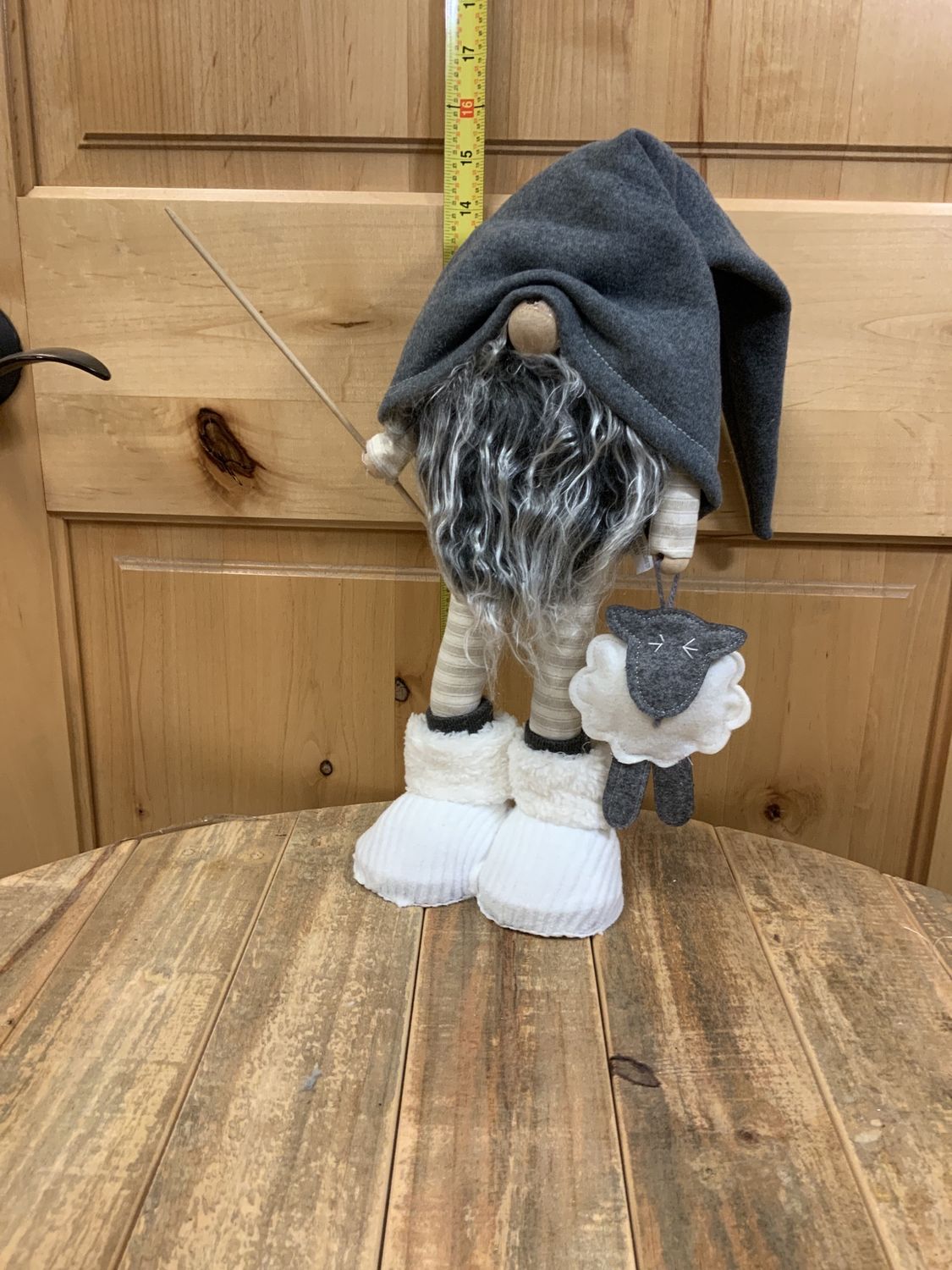 Gnome, Shephard w/Lamb standing gry