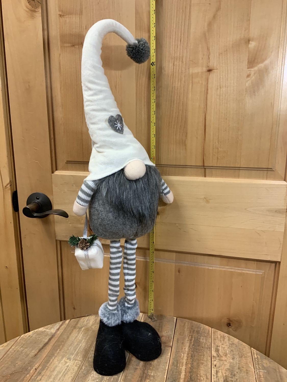 Gnome, Grey Heart Wht Hat standing