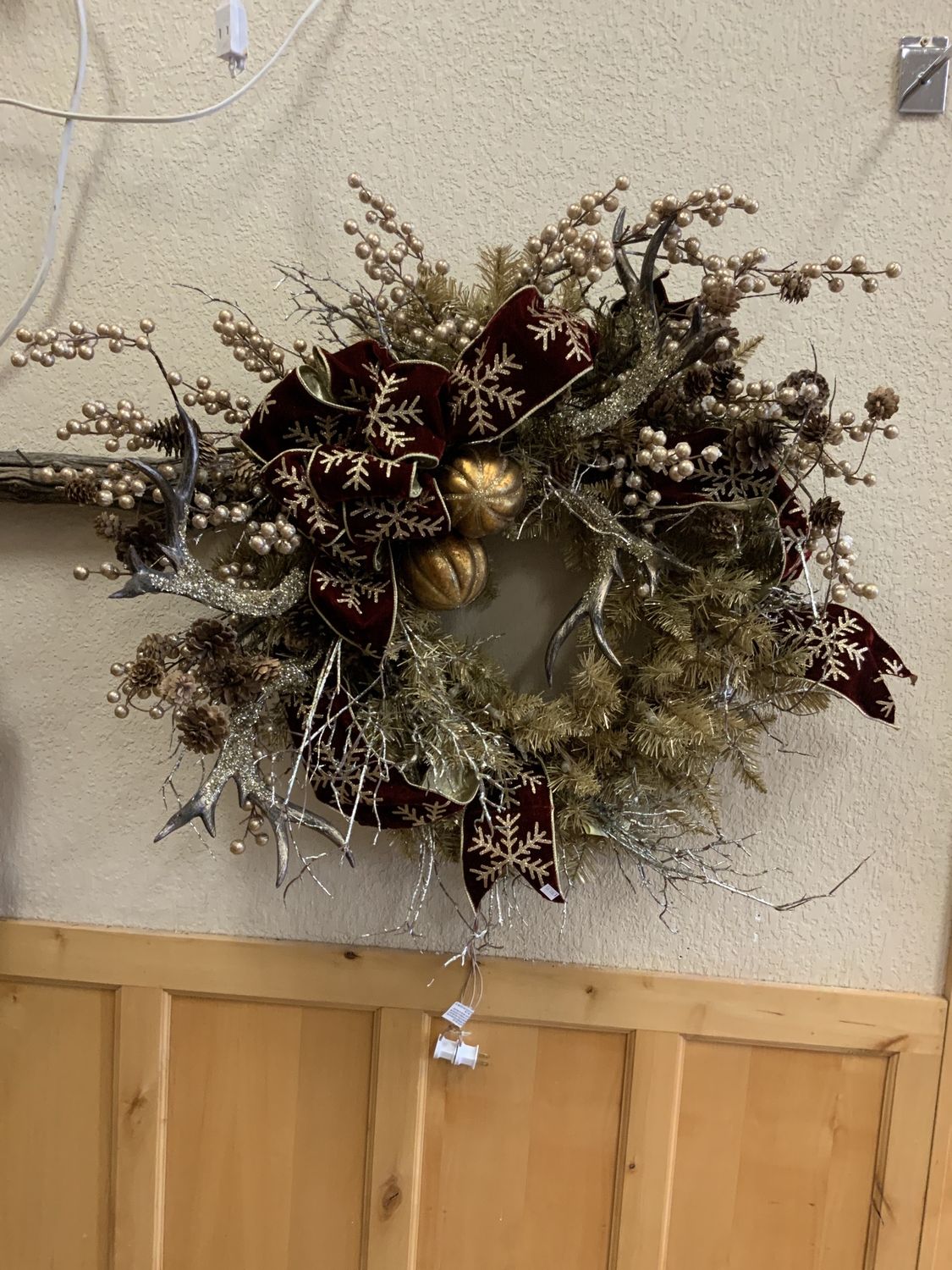 Wreath, Gold/Burg Antler